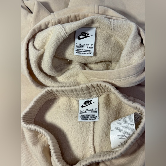 Nike Toddler Sweatsuit Set Hoodie Top Joggers Pants Beige Tan XS 4 Unisex Fleece - Picture 14 of 15